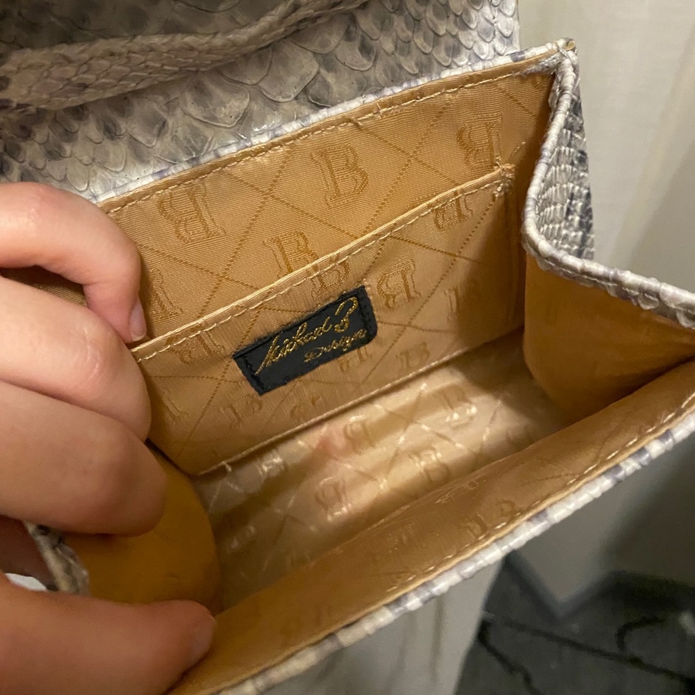 Crossbody - Picture 3 of 4